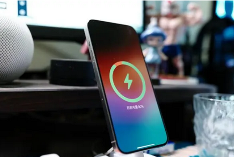 诏安苹果15换屏服务分享用什么充电器给iPhone15充电更好 